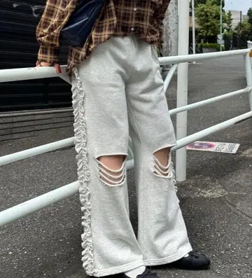 CIAOPANIC 사이드 프릴 데미지 스웨트 팬츠 라이트 그레이
