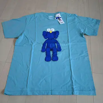 유니클로 UT KAWS 콜라보 T셔츠 새상품 XL