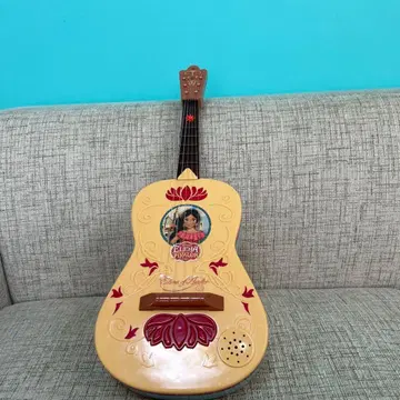 엘레나 아발로 음악 기타