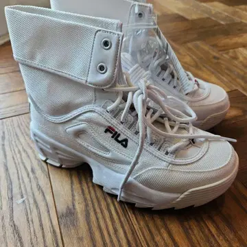 FILA 화이트 하이컷 스니커즈 택 포함 새상품