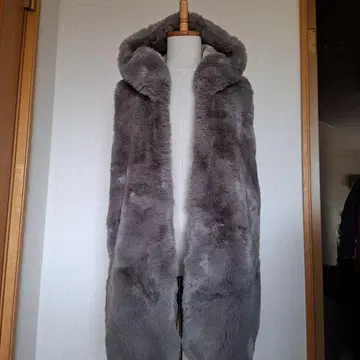 후드 부착 그레이 퍼 베스트