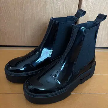 [ 새상품 ] PUMA 블랙 통굽 부츠
