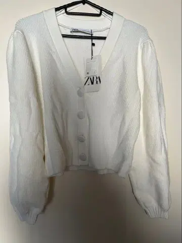 [ ZARA ] 호두 단추 숏 기장 니트 가디건 S 사이즈