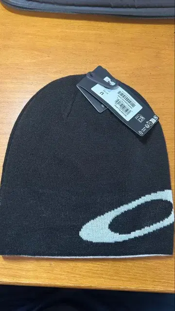 Oakley 블랙 니트 모자 새상품