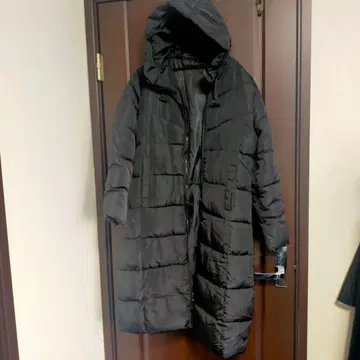 블랙 후드 부착 롱 다운 자켓