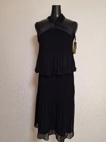 미사용 새상품 블랙 플리츠 드레스 하이넥