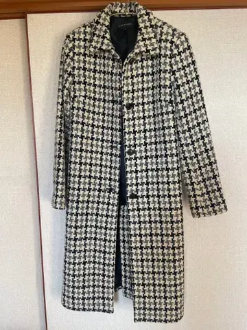 CLUB MONACO 체크 무늬 롱 코트 모델 착용