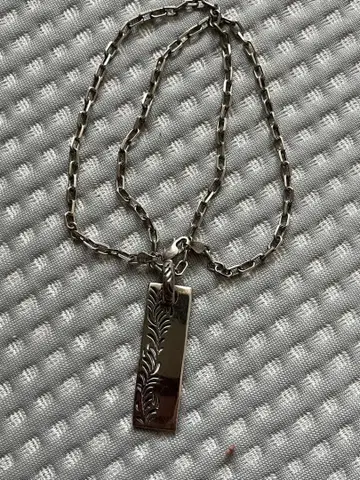 실버 조각 무늬 목걸이