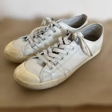 무인양품 가죽 스니커즈