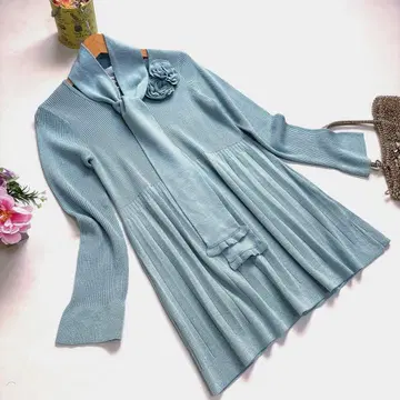 super beauty 스톨.코사지 부착 라메 믹스 니트 튜닉 스카이블루