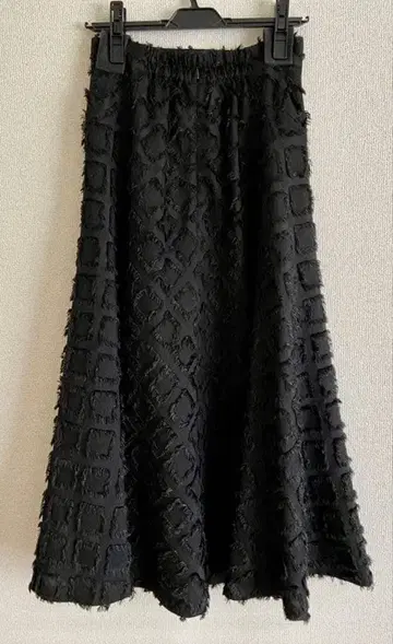 JUSGLITTY 저스길리티 프린지 체크 플레어 스커트 블랙