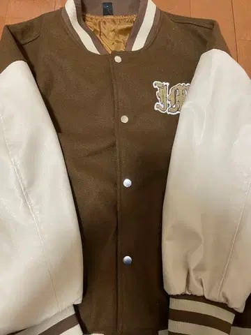 브라운 화이트 바시티 자켓
