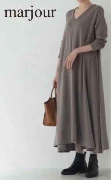 새상품급 마주르 PONTE DRESS 분또 소재 모카 M 매거진 게재