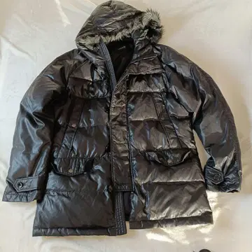 퍼 달린 블랙 광택 다운 자켓 y2k