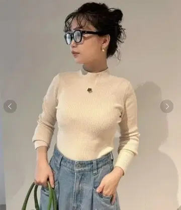 새상품급 릴리 브라운 x 마리콴트 하이넥 니트 화이트