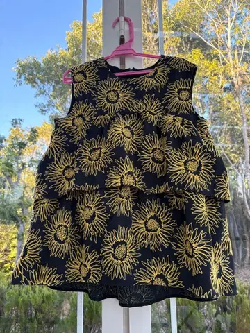 꽃무늬 슬리브리스 상의