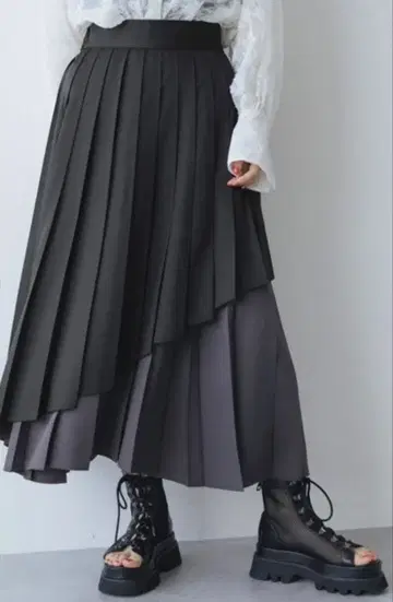 HARE 레이어드 플리츠 스커트