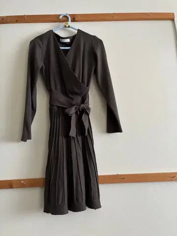 JF 패션 다크 브라운 랩 드레스