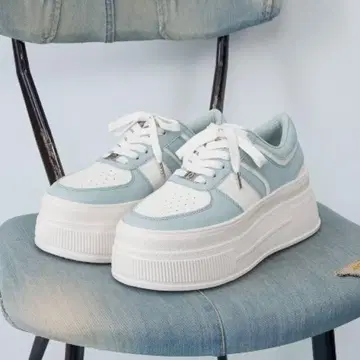 DD 로고 밑창 스니커즈