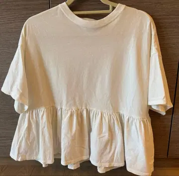 yori 프릴 화이트 T셔츠 반팔