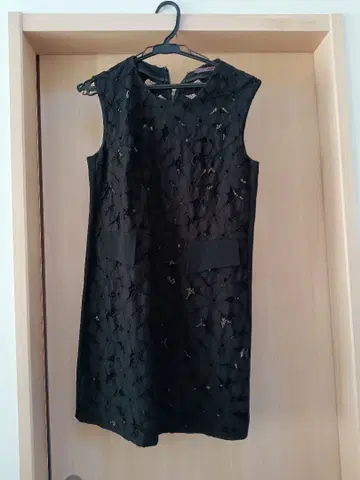 블랙 레이스 슬리브리스 원피스