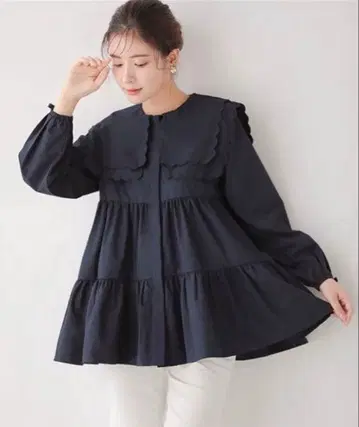 Fitmore 더블 스캘럽 칼라 티어드 블라우스