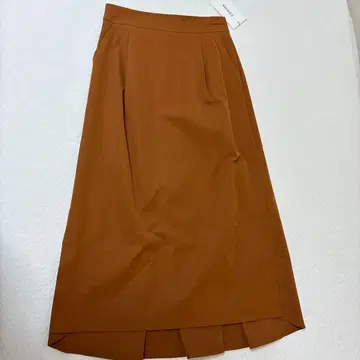 COHINA 백 머메이드 턱 스커트