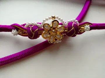 보라색 허리띠 펄 장식 포함