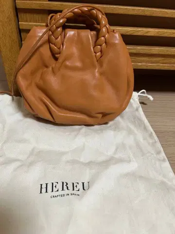 헤류 폼폼 백 브라운