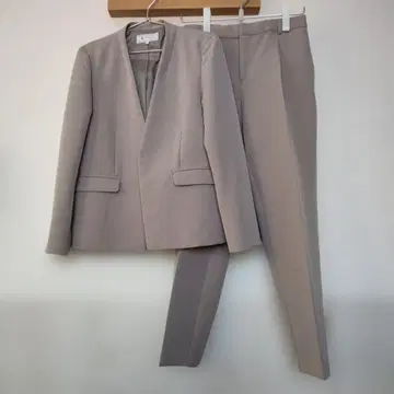 [ 새상품 ] 로페피크닉 노카라 수트 셋업 그레이지