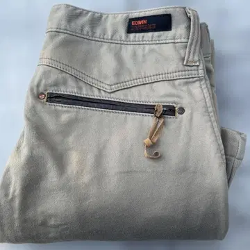 EDWIN 그레이 치노 팬츠 지퍼 포켓 부착