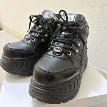 야스케 요스케 스니커즈