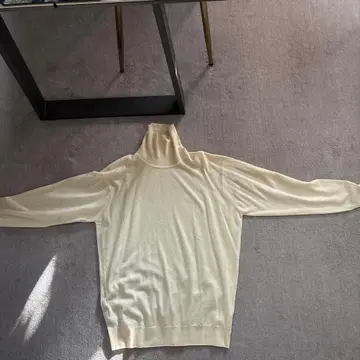 JOHN SMEDLEY 아이보리 터틀넥 스웨터