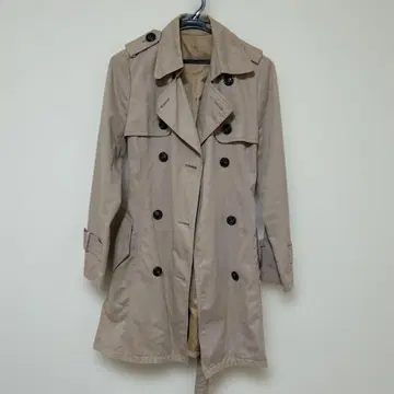 베이지 트렌치코트 더블 브레스트