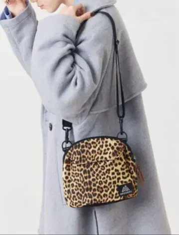 새상품급 그레고리 토스티 숄더 레오파드