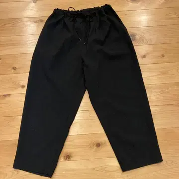 마블슈드 블랙 팬츠