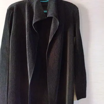 스페치오 셔틀 플리츠 롱 코트 블랙