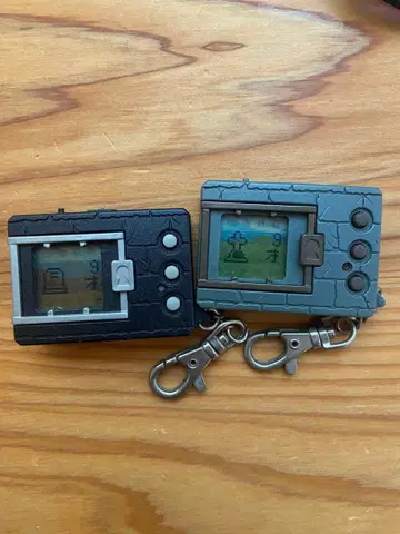 초대 디지털 몬스터 2개 세트 블랙 그레이