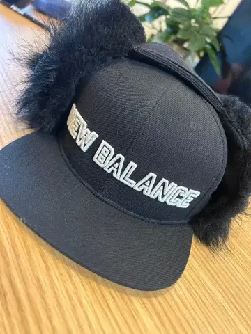 NEW BALANCE 뉴발란스 퍼 달린 블랙 캡