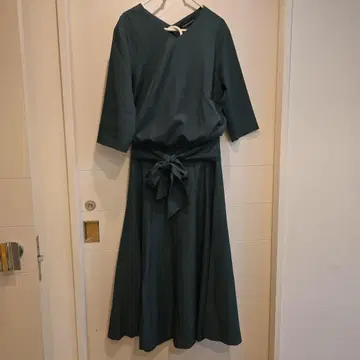 스트로베리 필드 다크 그린 스커트 셋업