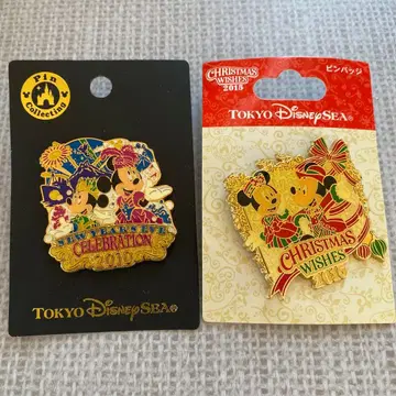 TDR 2010년 카운트다운 핀 배지 & 2015년 크리스마스 핀 배지