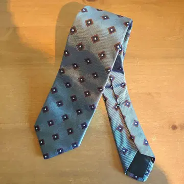 루이지 보렐리 직조 패턴 실버 그레이