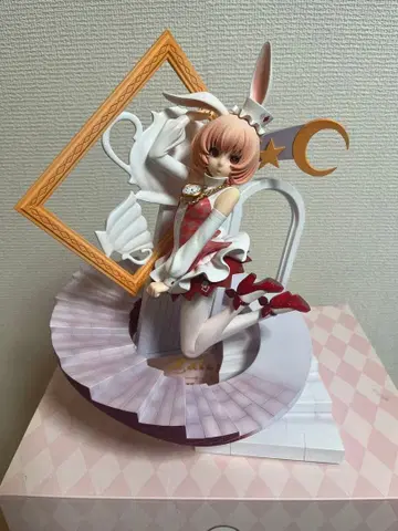 원더랜드의 앨리스 화이트래빗 피규어