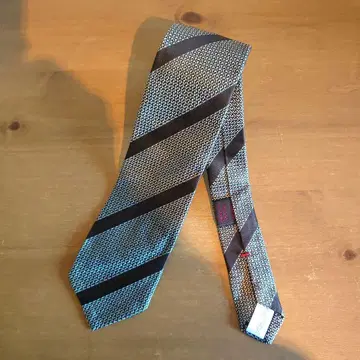 Fiorio 스트라스부르고 별주 브라운 스트라이프 직조 패턴