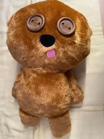 브라운 버튼 눈 봉제 인형