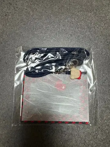 미사용 새상품 [ 파밀리아 ] 네임 홀더 빨간색 계열 체크