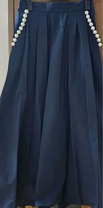 Vin 네이비 플레어 스커트