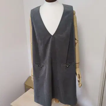 그레이 슬리브리스 무릎 기장 원피스