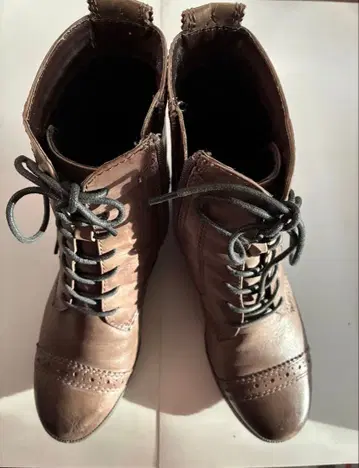 미사용 브라운 가죽 레이스업 부츠 23.5