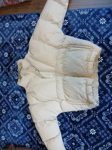 베이지 다운 자켓